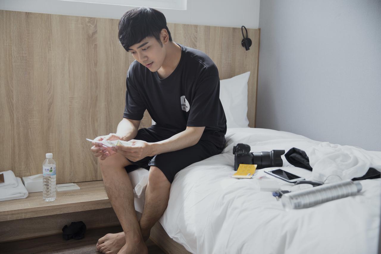 Single Inn-Kaohsiung Station Экстерьер фото