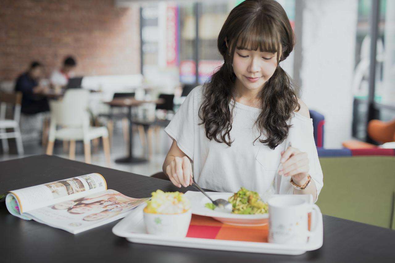 Single Inn-Kaohsiung Station Экстерьер фото
