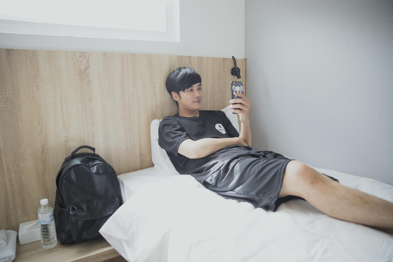 Single Inn-Kaohsiung Station Экстерьер фото