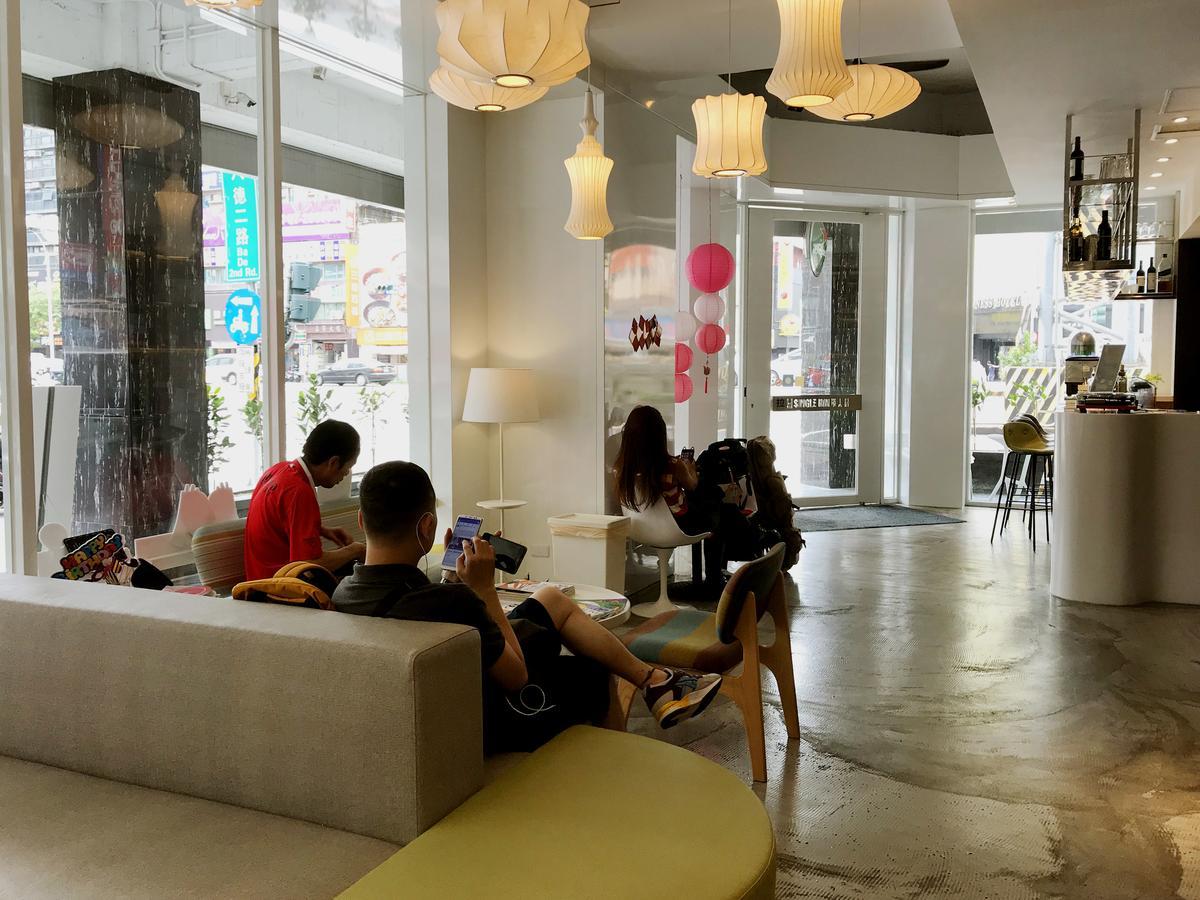 Single Inn-Kaohsiung Station Экстерьер фото