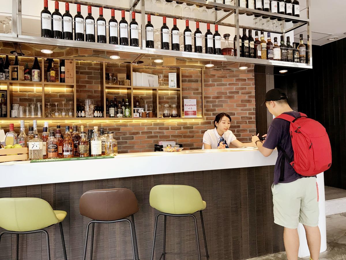 Single Inn-Kaohsiung Station Экстерьер фото