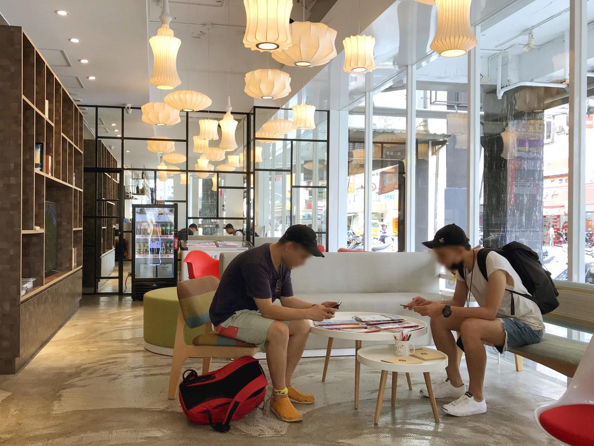 Single Inn-Kaohsiung Station Экстерьер фото