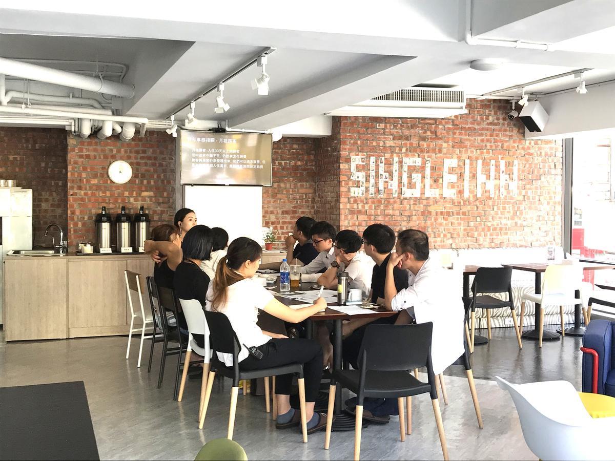 Single Inn-Kaohsiung Station Экстерьер фото
